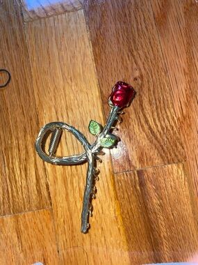 Rose Shaped Hair Clip - Red